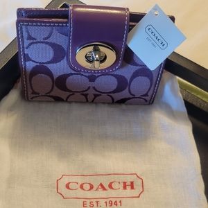 **NWT**Coach signature jacquard medium wallet in plum